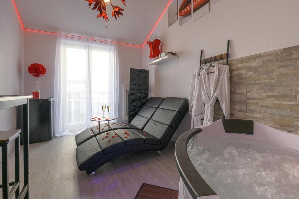 Love Room - Suite Romantique Avec Spa Privatif Le Puy-en-Velay Екстериор снимка