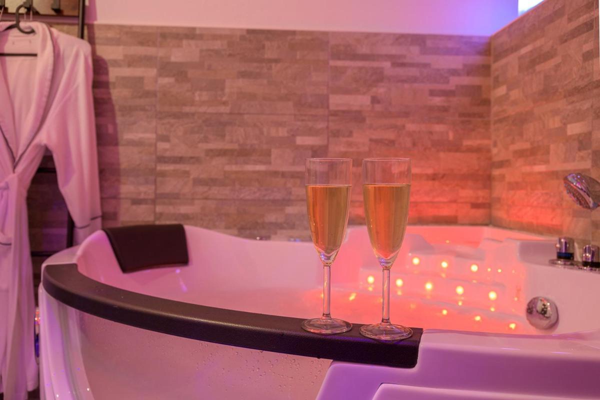 Love Room - Suite Romantique Avec Spa Privatif Le Puy-en-Velay Екстериор снимка