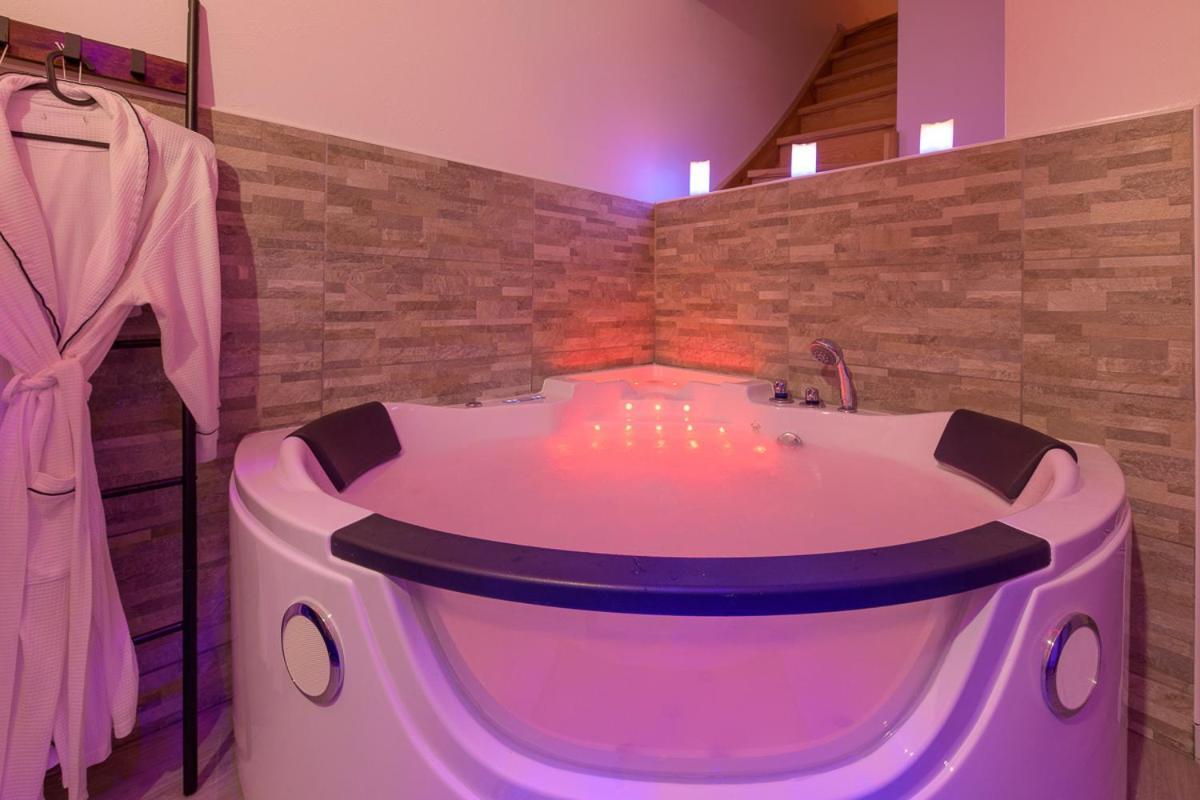 Love Room - Suite Romantique Avec Spa Privatif Le Puy-en-Velay Екстериор снимка